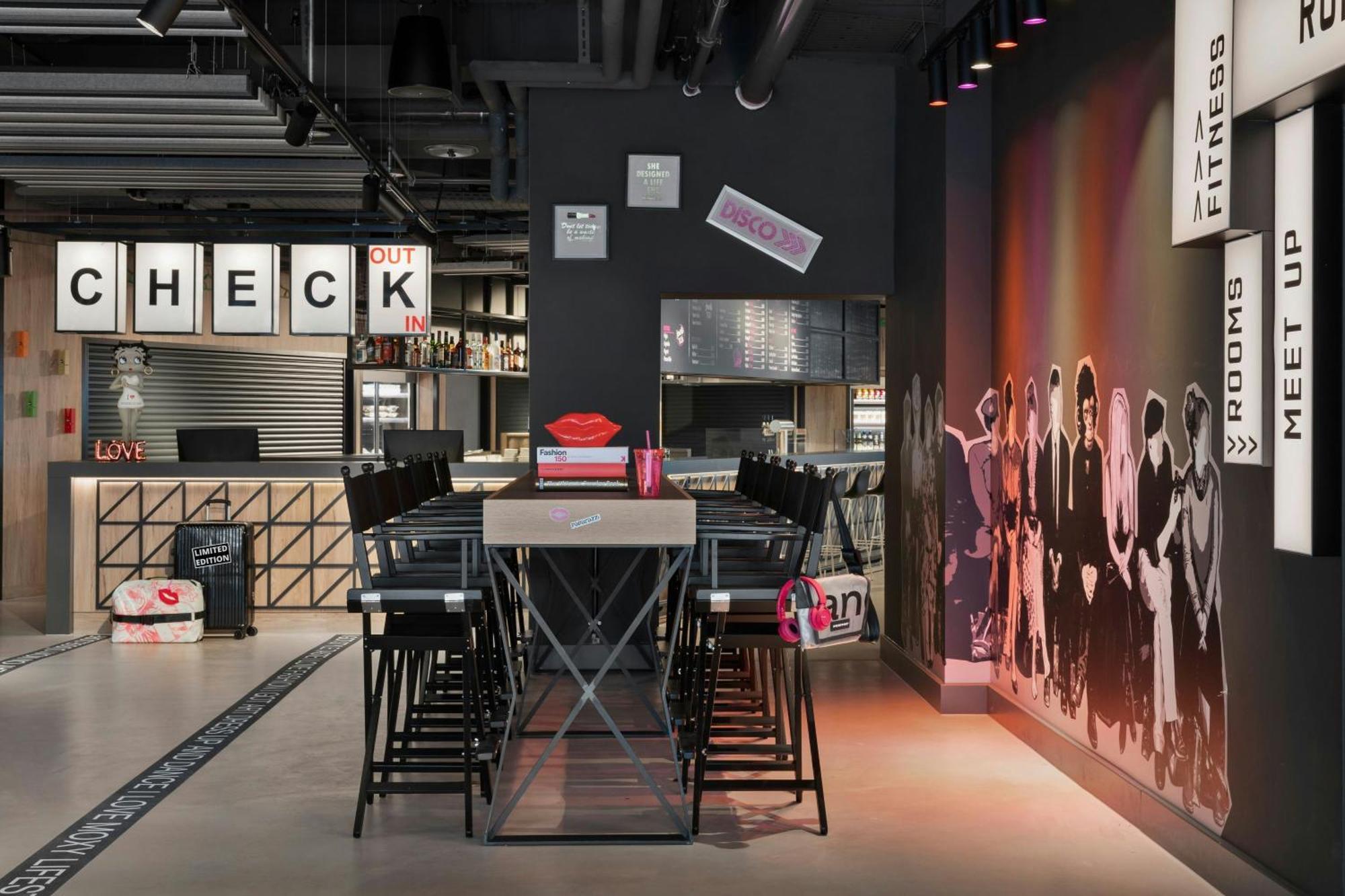 Moxy Duesseldorf City Ngoại thất bức ảnh